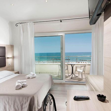 Hotel Bellevue Cattolica Bagian luar foto