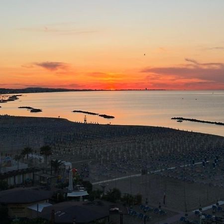 Hotel Bellevue Cattolica Bagian luar foto