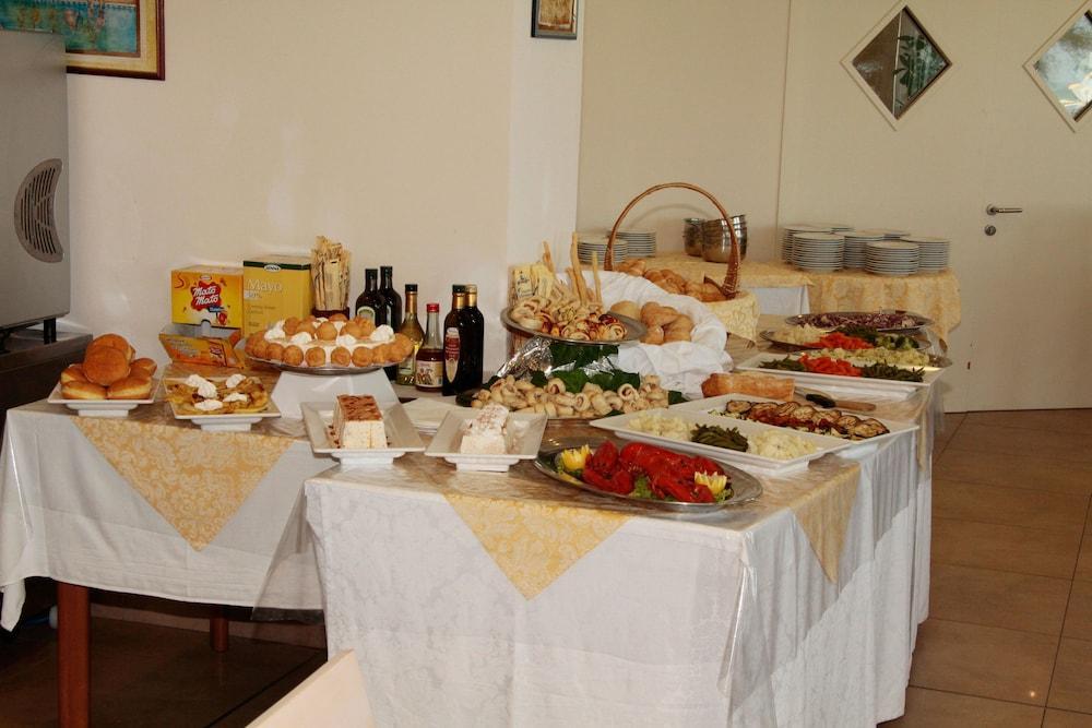 Hotel Bellevue Cattolica Bagian luar foto