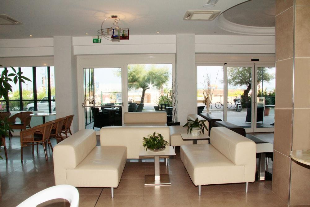 Hotel Bellevue Cattolica Bagian luar foto