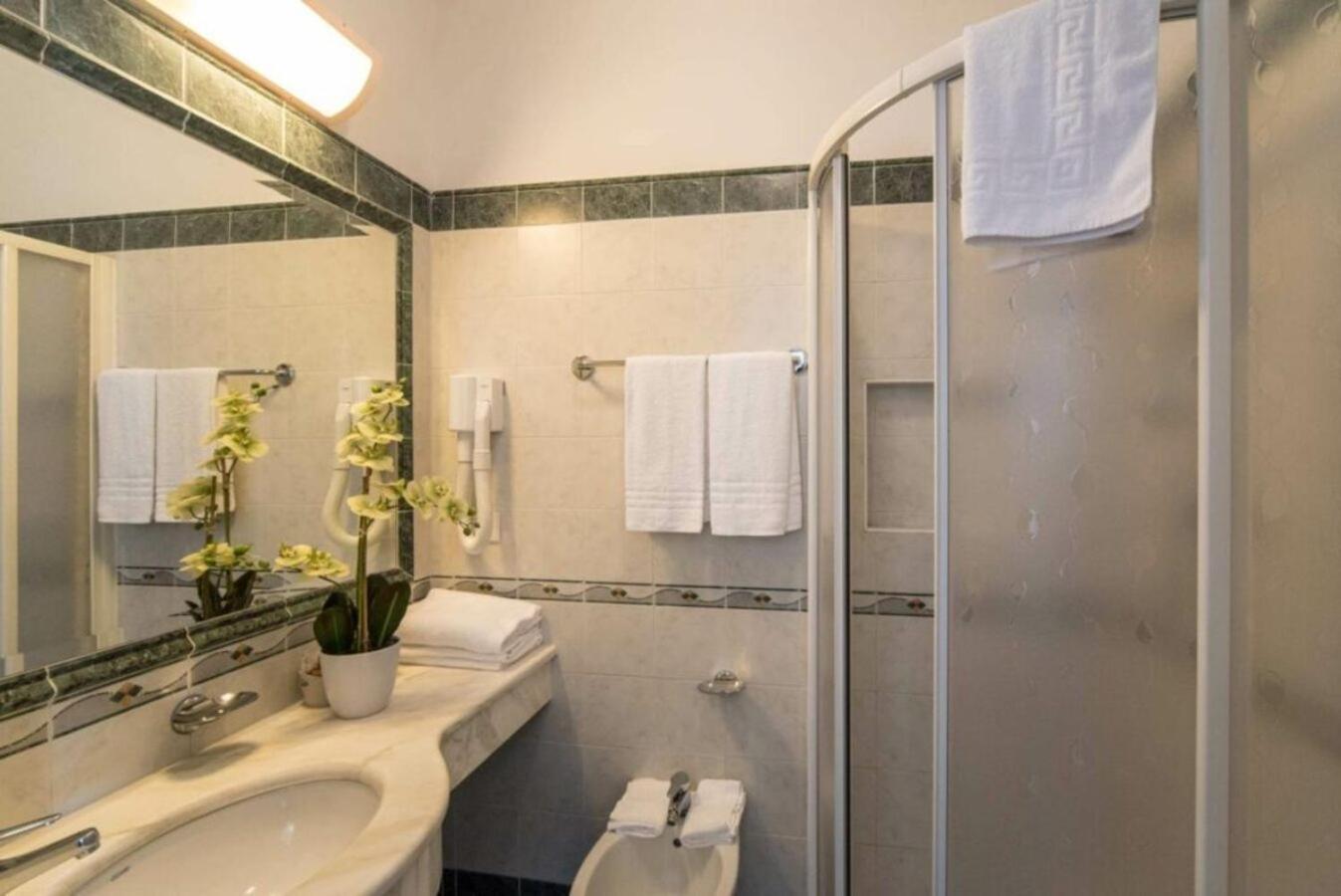 Hotel Bellevue Cattolica Bagian luar foto