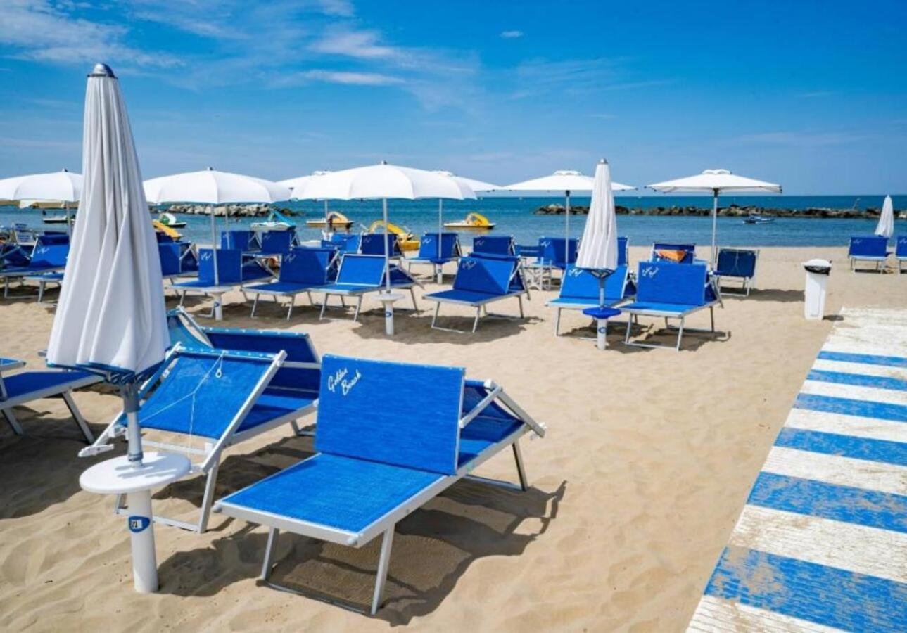 Hotel Bellevue Cattolica Bagian luar foto