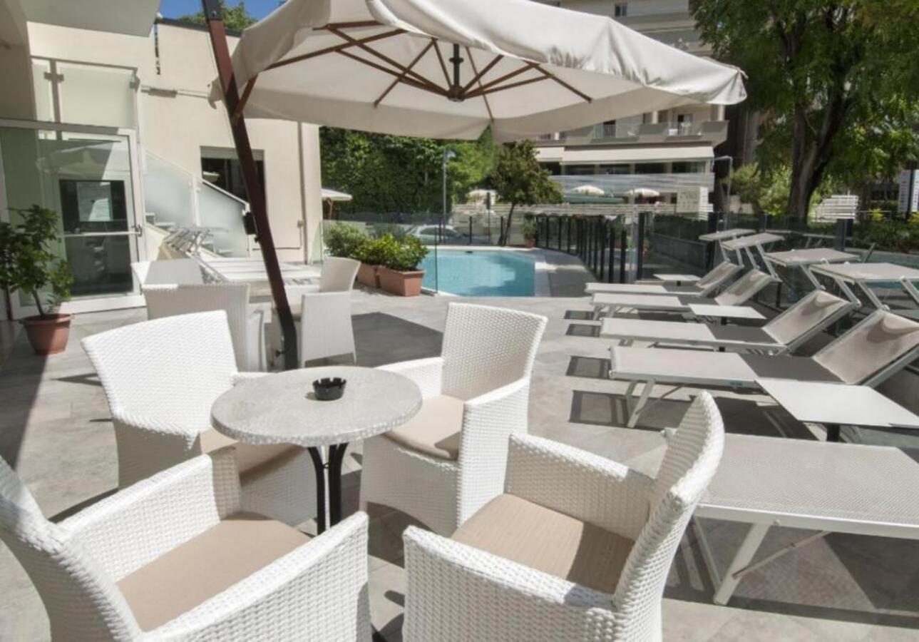 Hotel Bellevue Cattolica Bagian luar foto