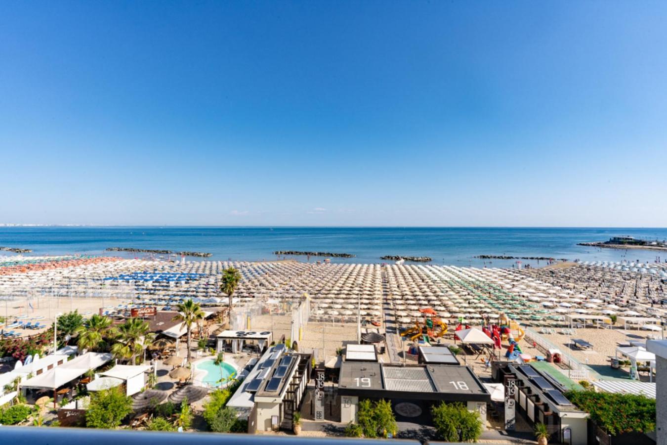 Hotel Bellevue Cattolica Bagian luar foto