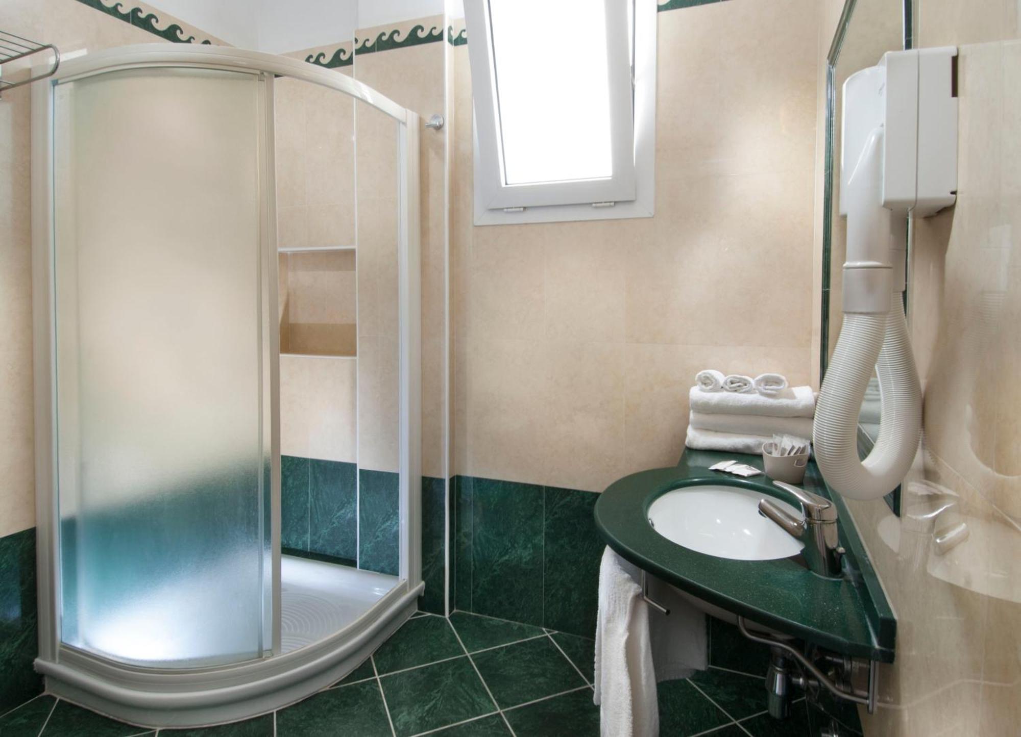 Hotel Bellevue Cattolica Bagian luar foto