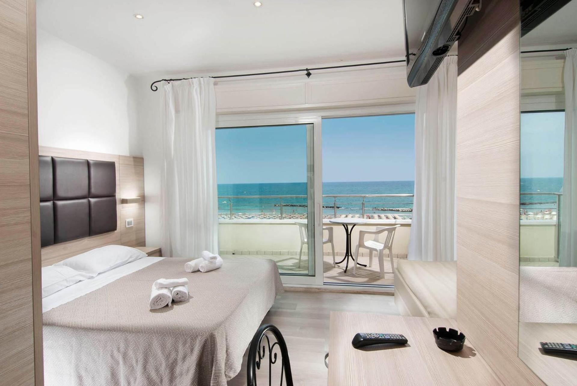 Hotel Bellevue Cattolica Bagian luar foto