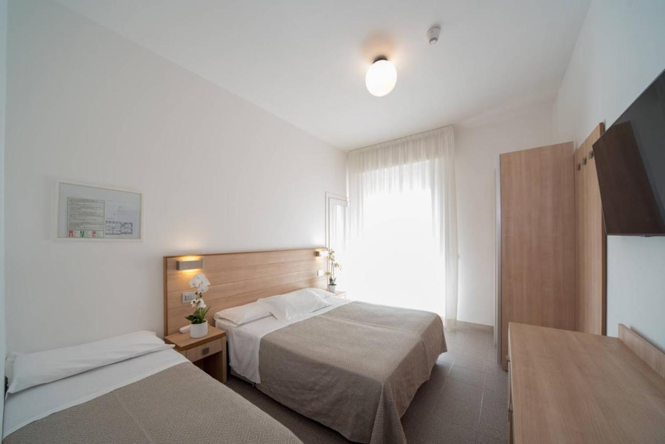Hotel Bellevue Cattolica Bagian luar foto