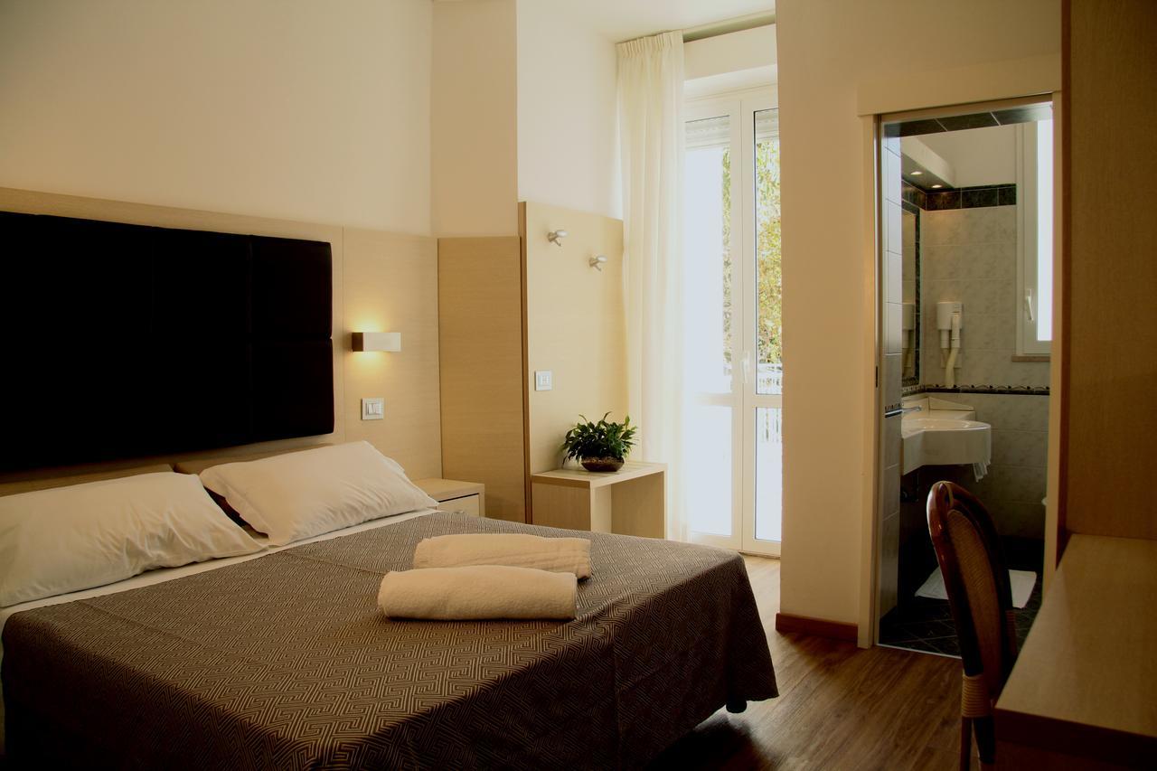 Hotel Bellevue Cattolica Bagian luar foto