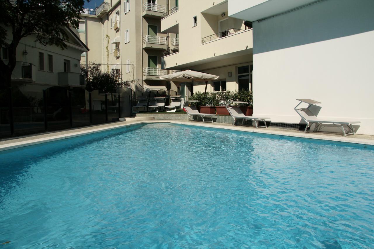 Hotel Bellevue Cattolica Bagian luar foto